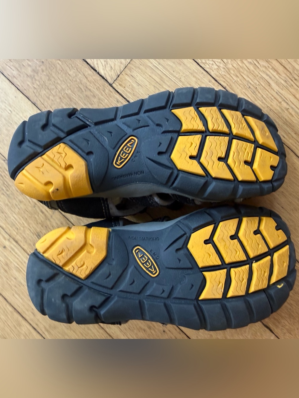 Keen Kids Black and Gray Seacamp Closed Toe Sandals Size 11 - Picture 5 of 5